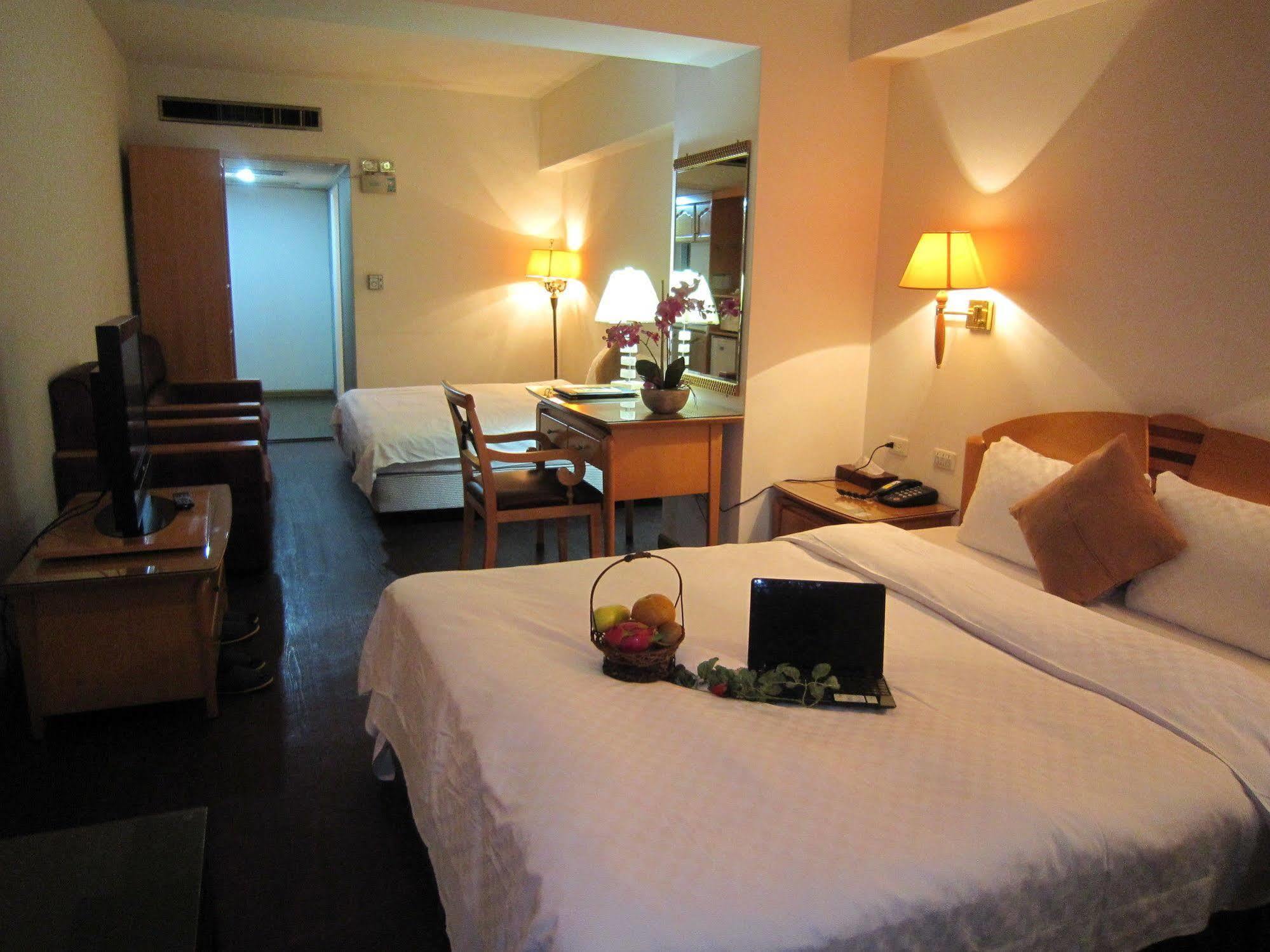 Berkeley Business Hotel Zhongzheng Hszincsu Kültér fotó